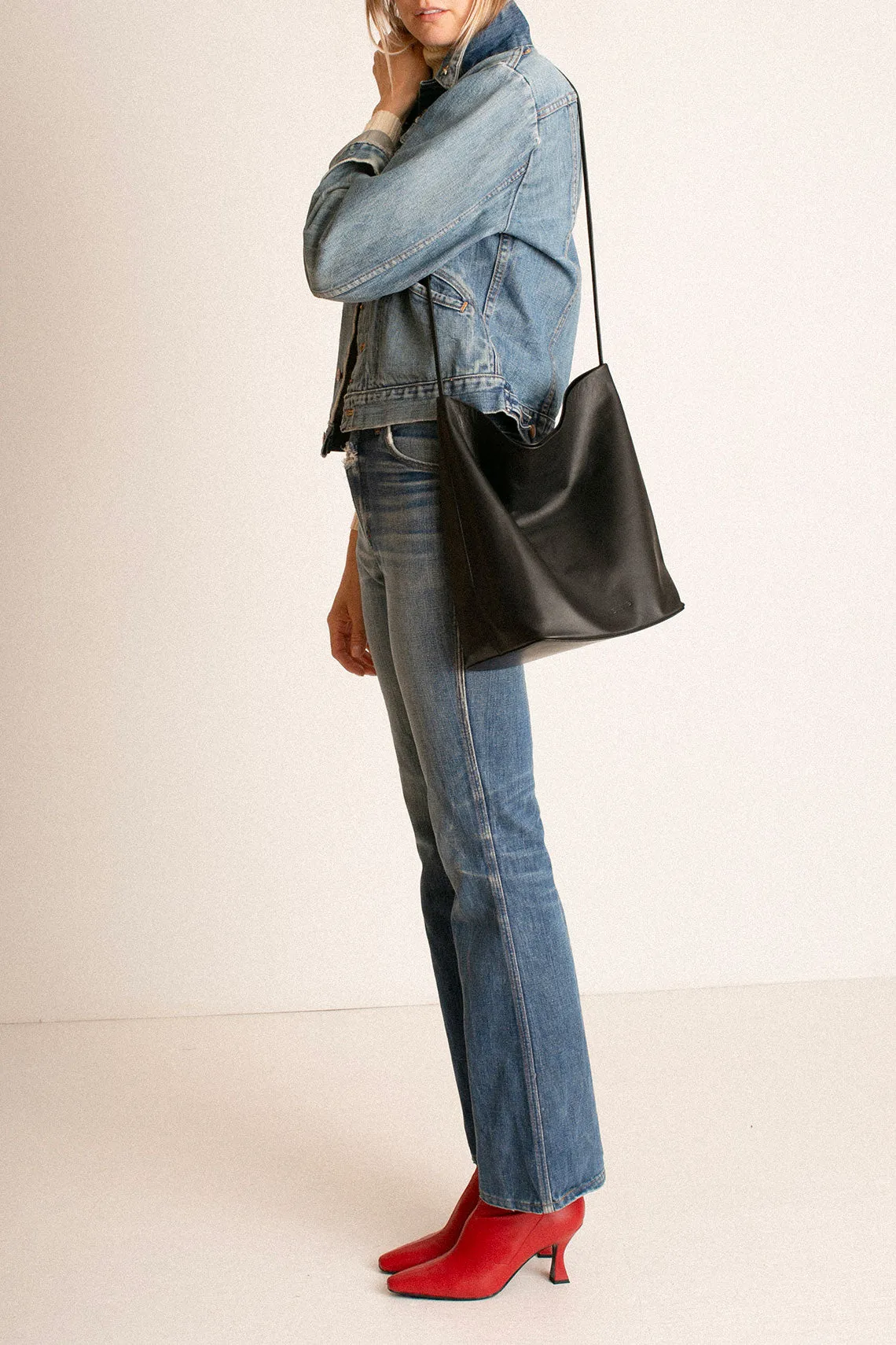 Black Single Strap Crossbody