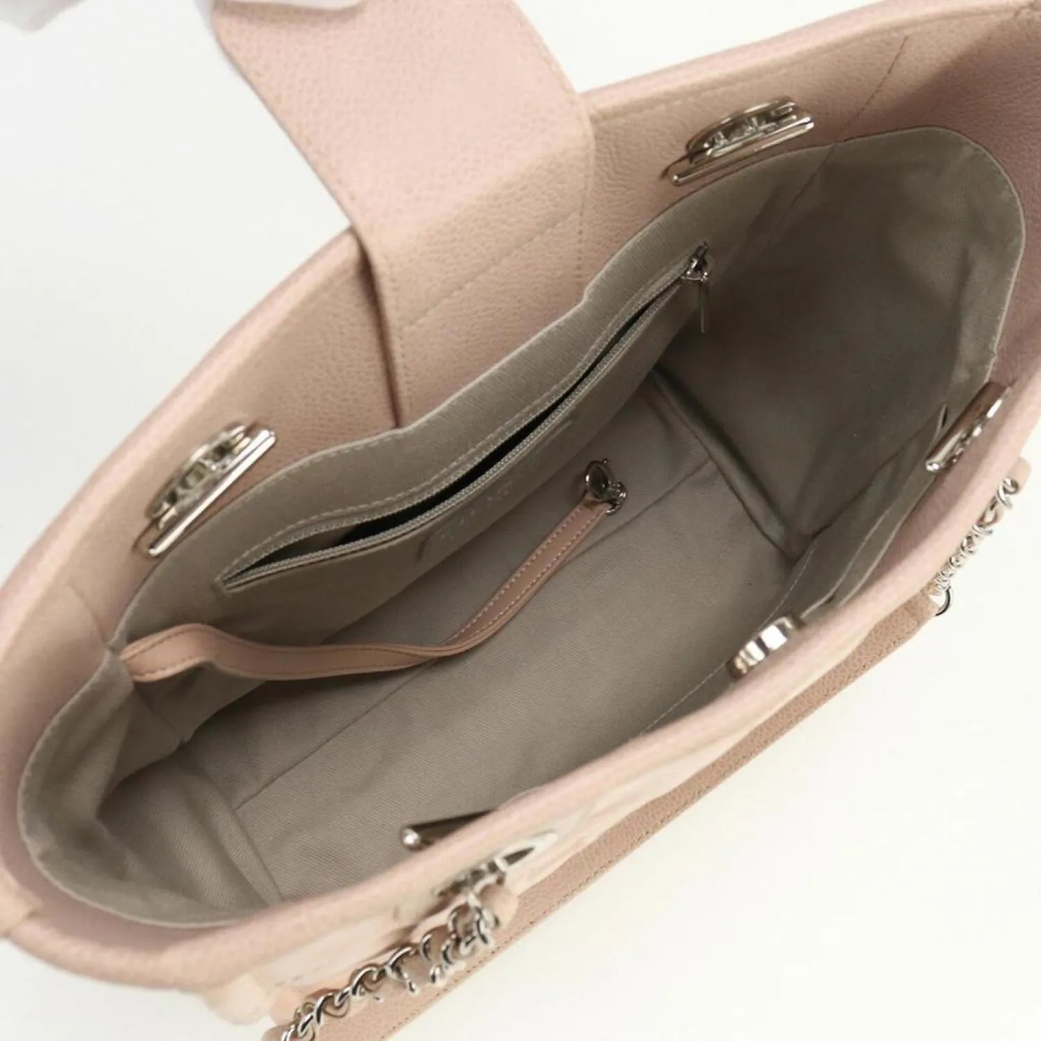 Chanel Deauville  Leather Shoulder Bag (Pre-Owned)
