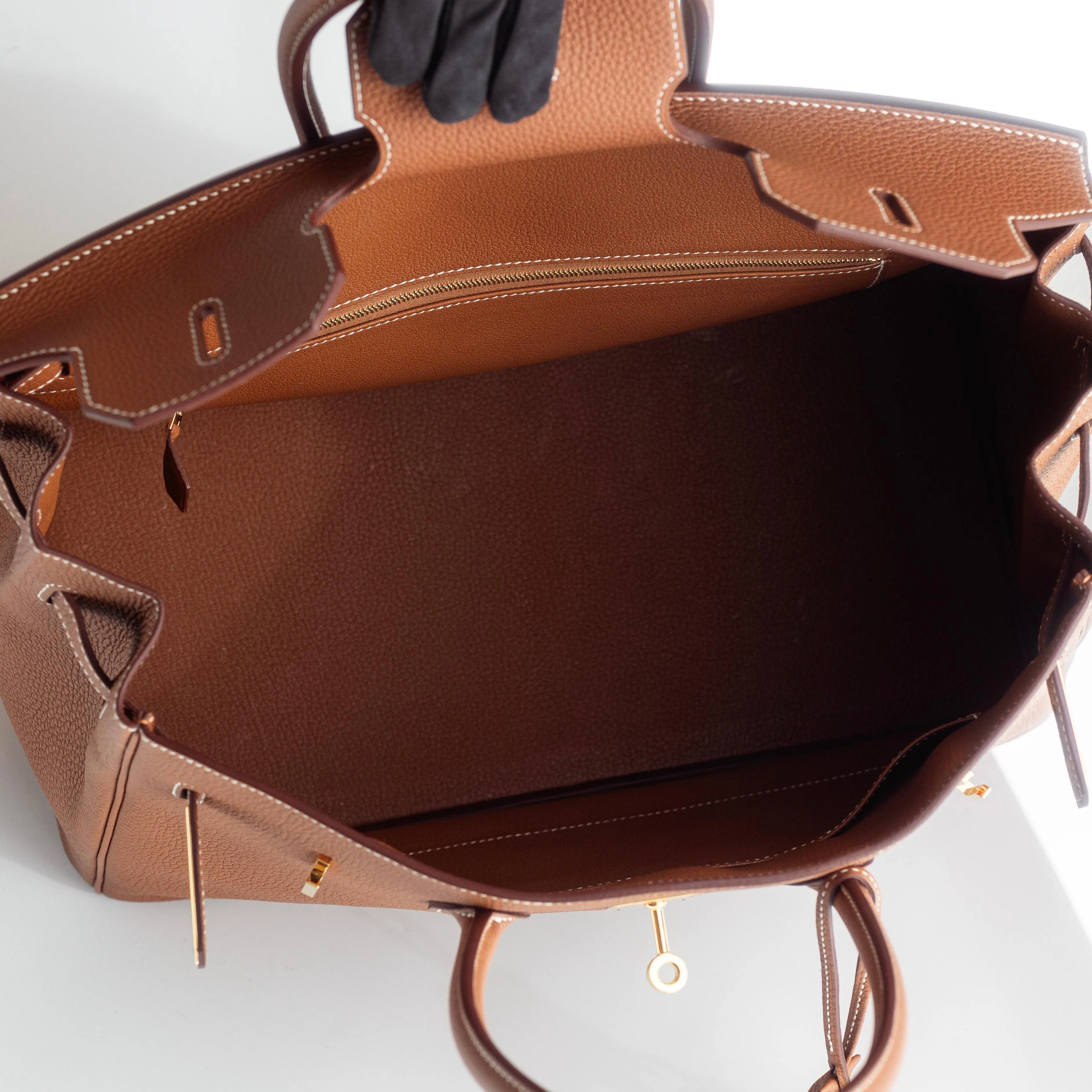 HERMÈS - BIRKIN 35 TOGO LEATHER HANDBAG IN GOLD WITH GOLD HARDWARE