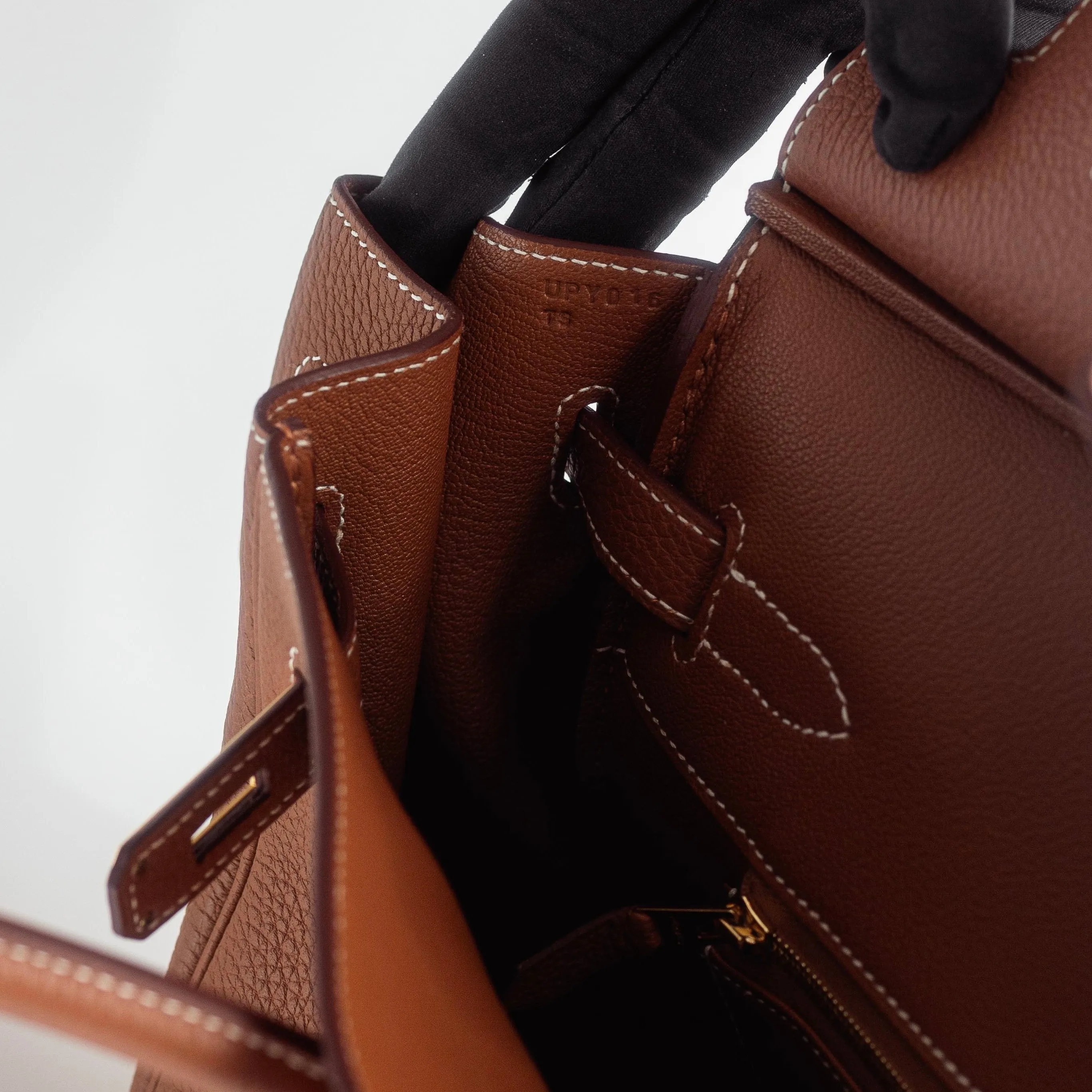 HERMÈS - BIRKIN 35 TOGO LEATHER HANDBAG IN GOLD WITH GOLD HARDWARE