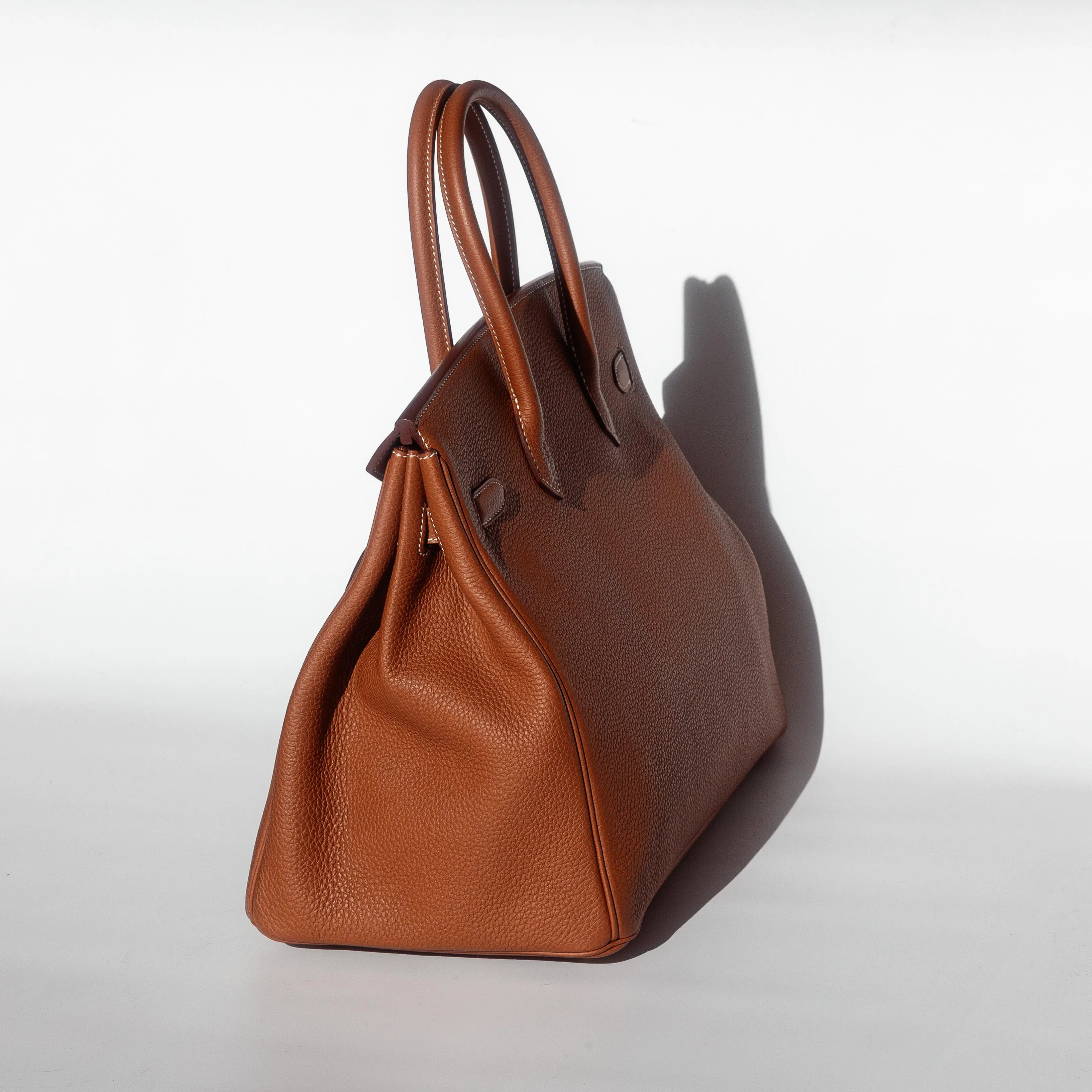 HERMÈS - BIRKIN 35 TOGO LEATHER HANDBAG IN GOLD WITH GOLD HARDWARE