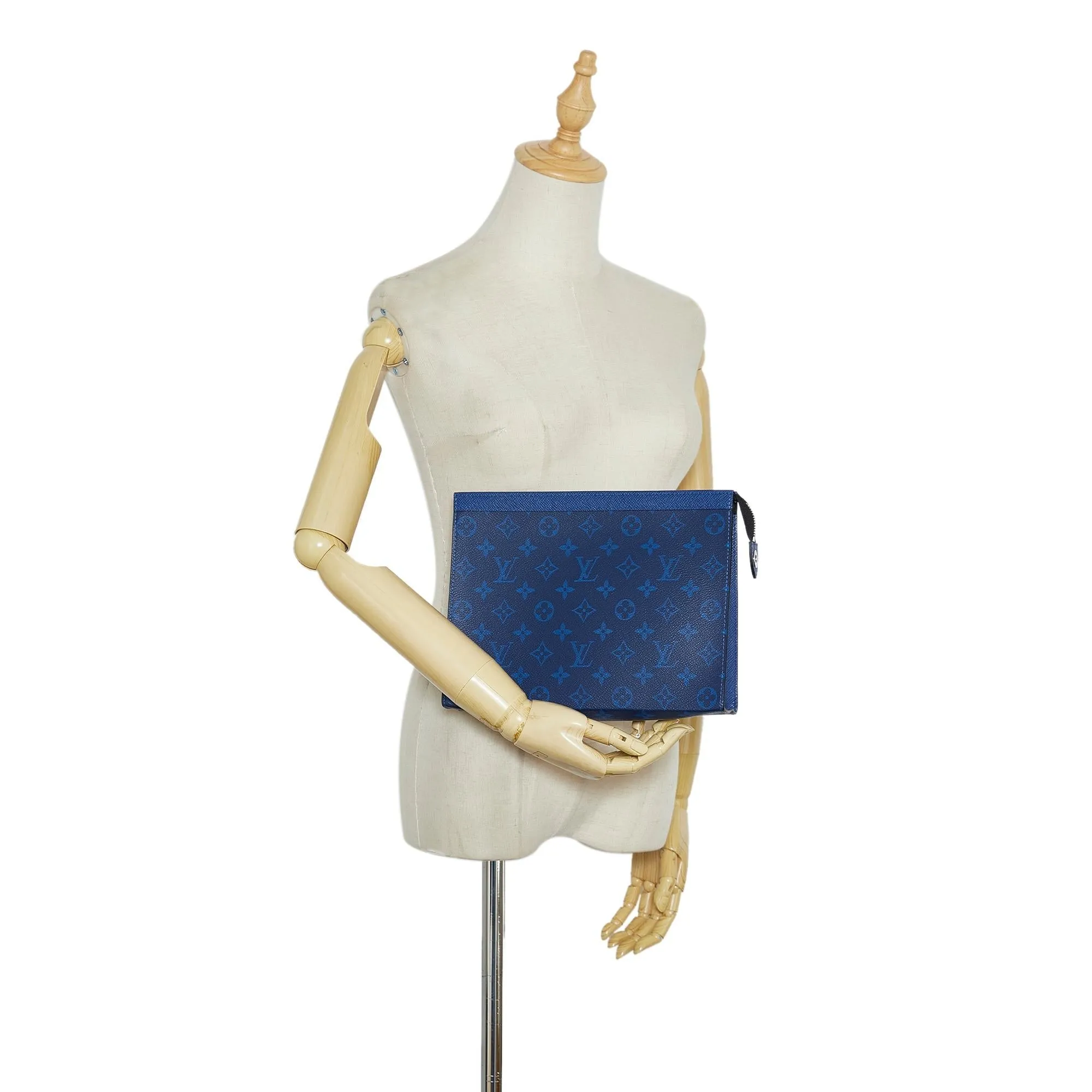 Louis Vuitton Monogram Taigarama Pochette Voyage MM (SHG-QQPlSs)