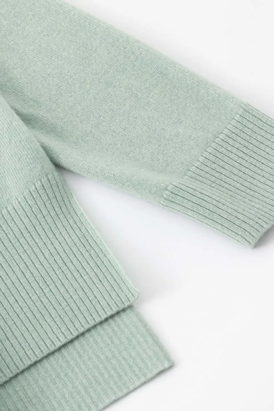 N.21 100% Cashmere Oversized High Low V Neck Light Moss