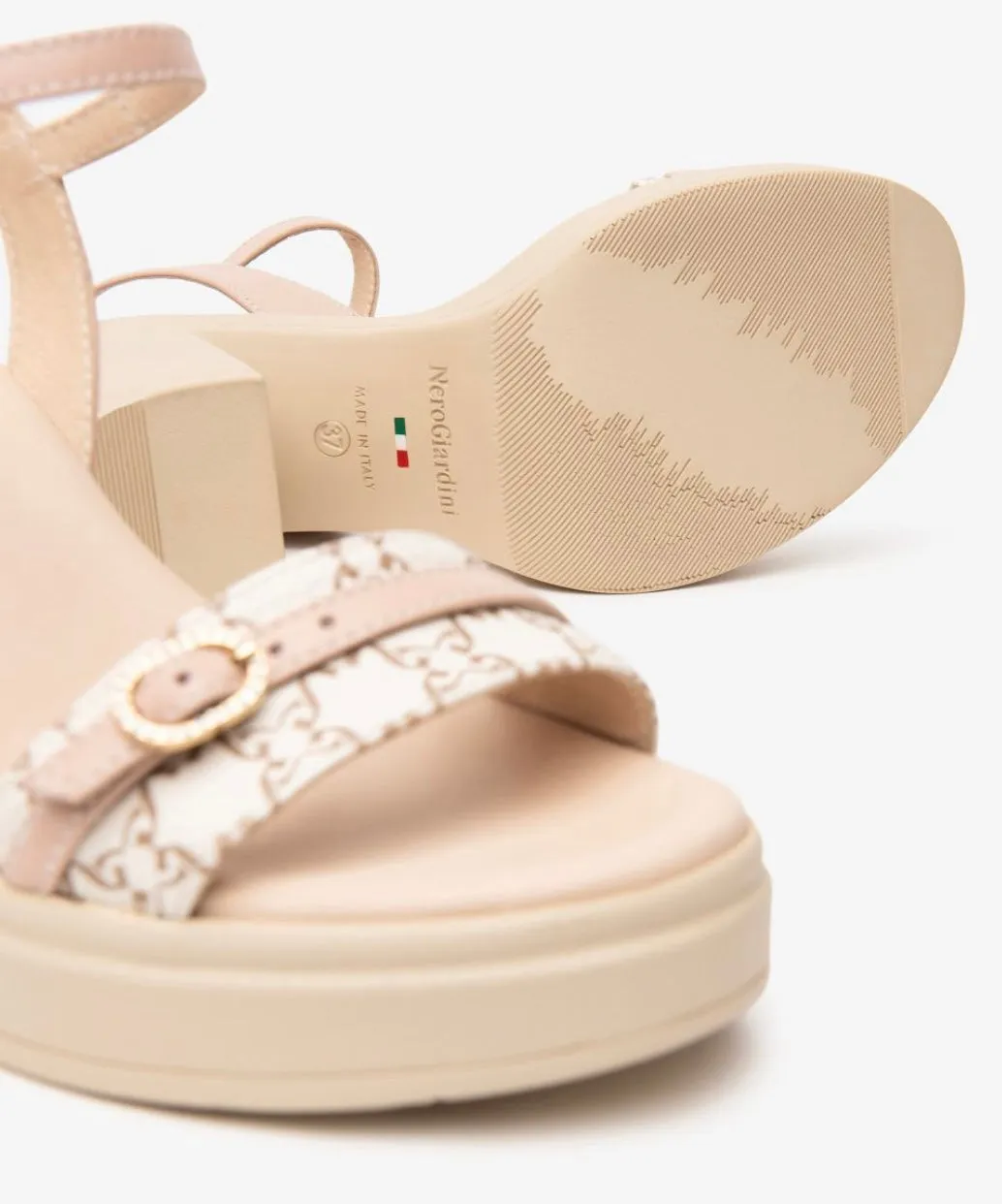 Nerogiardini pink leather sandals