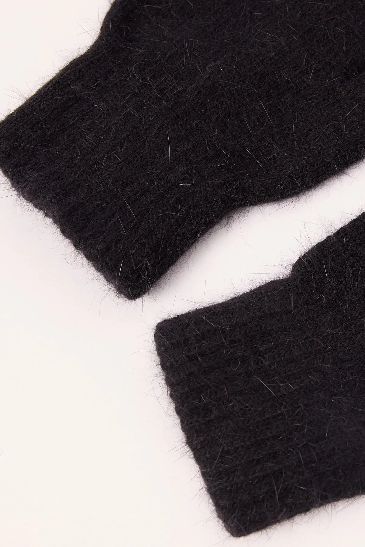 Token Knitted Gloves Black